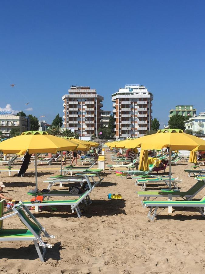 Appartamento Fronte Mare Rimini Bagian luar foto