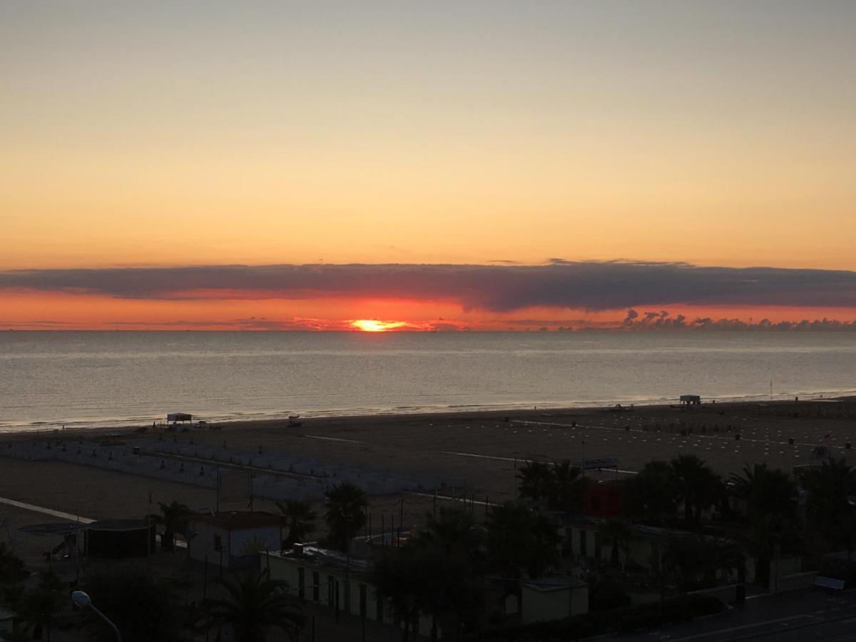 Appartamento Fronte Mare Rimini Bagian luar foto