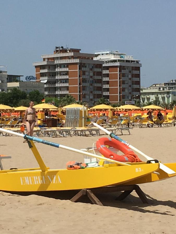 Appartamento Fronte Mare Rimini Bagian luar foto