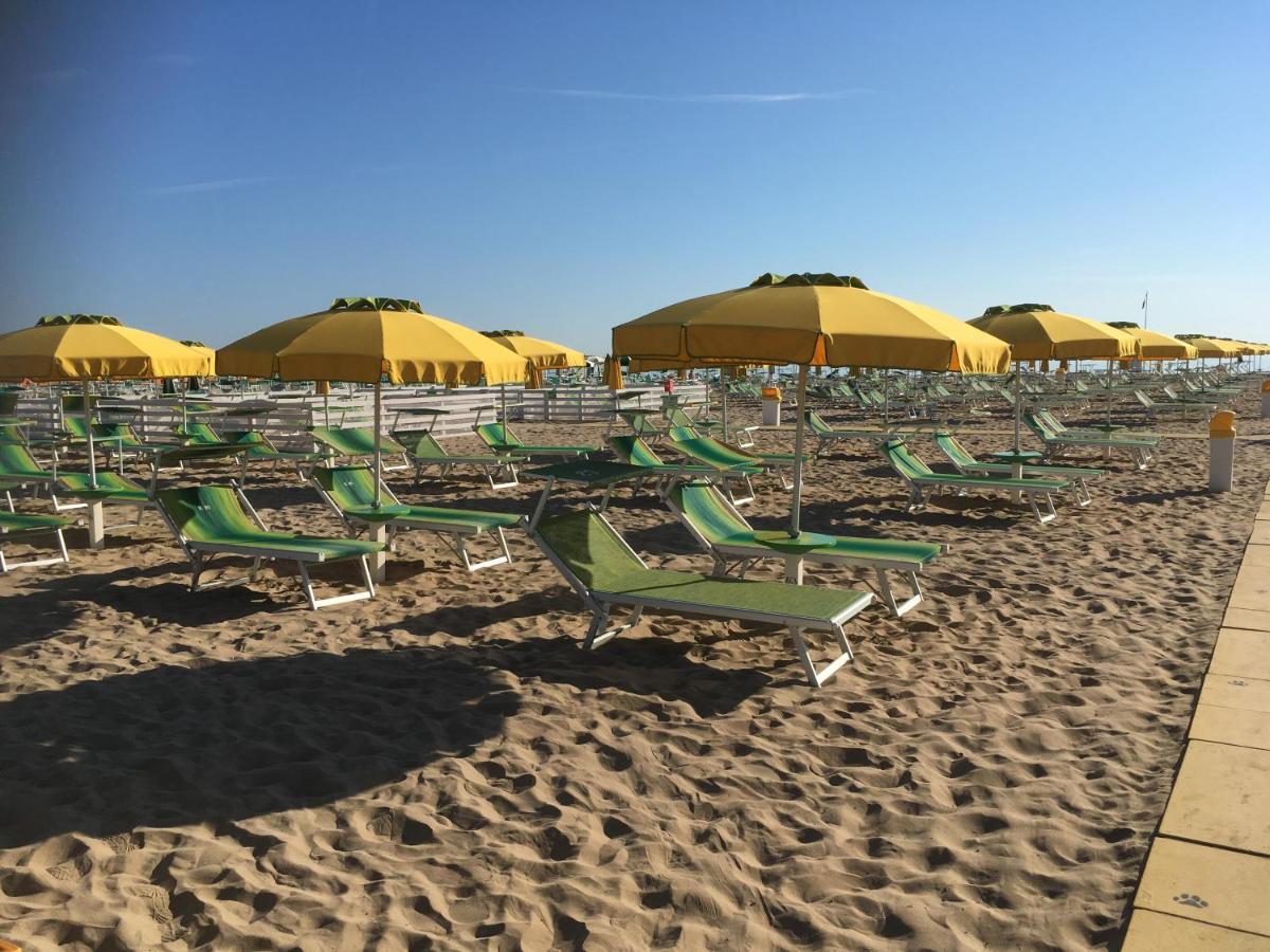 Appartamento Fronte Mare Rimini Bagian luar foto