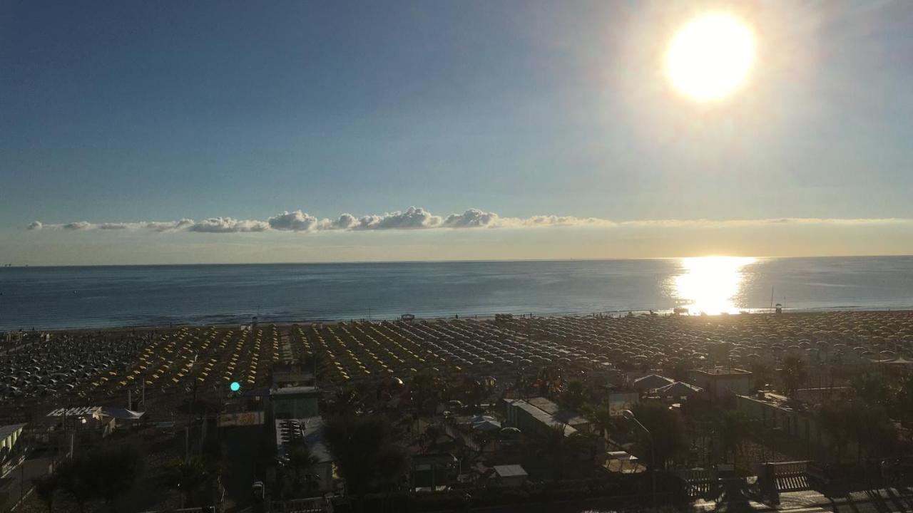 Appartamento Fronte Mare Rimini Bagian luar foto